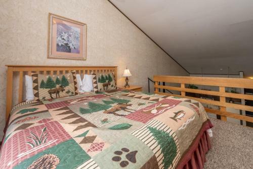 708h - Lakefront Studio Condo With Private Balcony, Free Wifi!