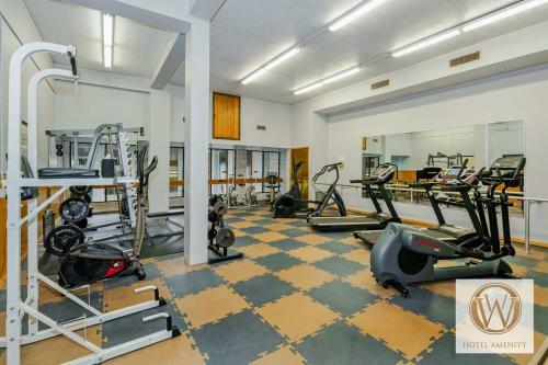 710h - Lakefront Studio Condo With Full Kitchen, Free Wifi!