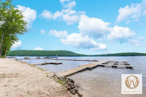 710h - Lakefront Studio Condo With Full Kitchen, Free Wifi!