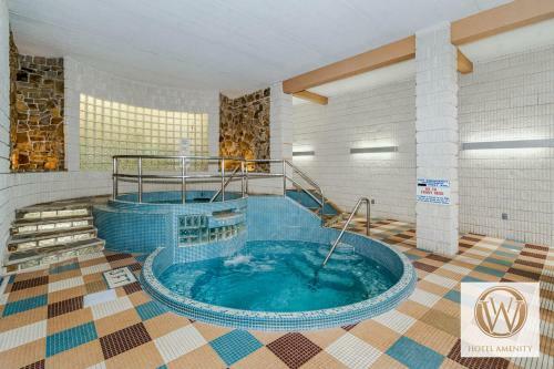 710h - Lakefront Studio Condo With Full Kitchen, Free Wifi!