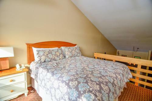 710h - Lakefront Studio Condo With Full Kitchen, Free Wifi!