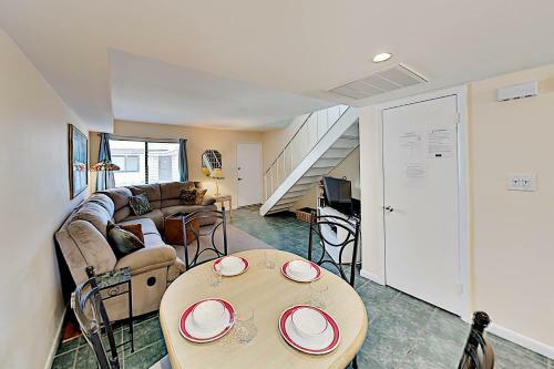 Apartamento Updated Beach Club Condo - Pool - Walk To Beach Condo
