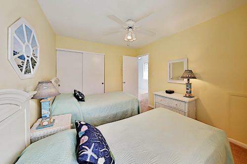 Apartamento Updated Beach Club Condo - Pool - Walk To Beach Condo