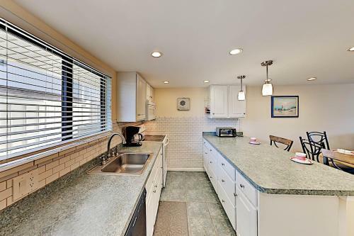 Apartamento Updated Beach Club Condo - Pool - Walk To Beach Condo