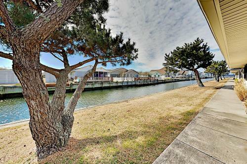 Apartamento Updated Beach Club Condo - Pool - Walk To Beach Condo
