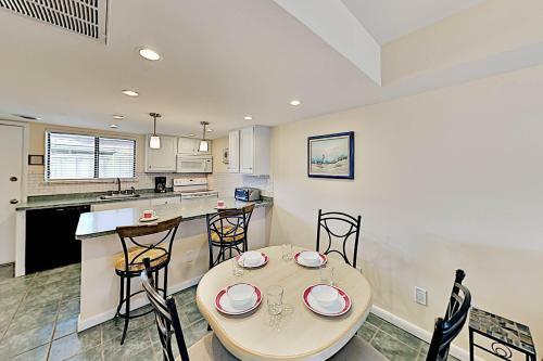 Apartamento Updated Beach Club Condo - Pool - Walk To Beach Condo