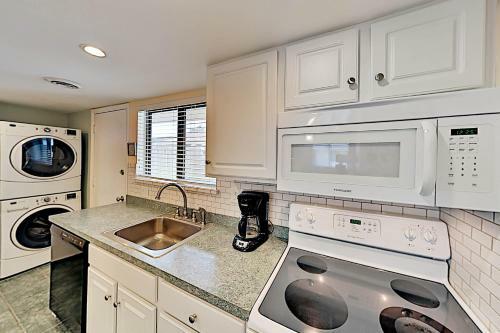 Apartamento Updated Beach Club Condo - Pool - Walk To Beach Condo