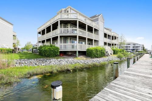 Island At Hidden Harbour 324d