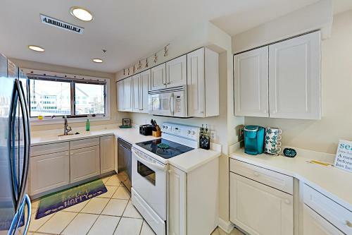 Apartamento Bayfront Condo With Pool & Balcony - Walk To Beach Condo