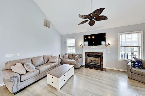 Canal-front Gem - 2 Pools, Private Dock, Boat Slip Home
