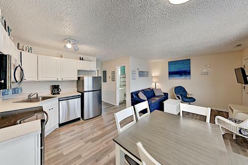 Apartamento Jocelyn Manor Gem With Pool - Stroll To Beach Condo
