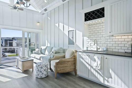 Waterfront Tiny Beach House Close To Beach And Fun