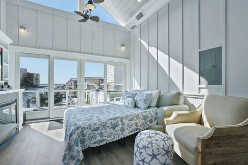 Waterfront Tiny Beach House Close To Beach And Fun