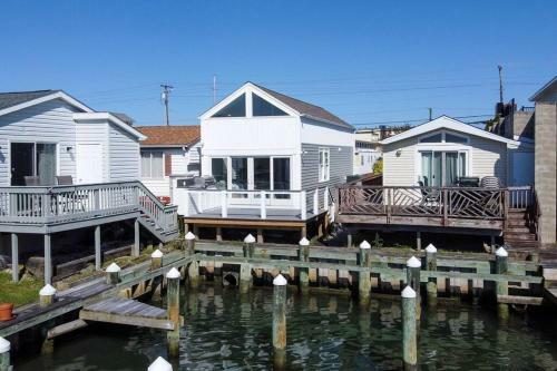 Waterfront Tiny Beach House Close To Beach And Fun