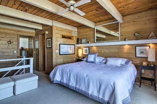 Apartamento Nautical Beachfront Condo With Deck And Ocean Views!