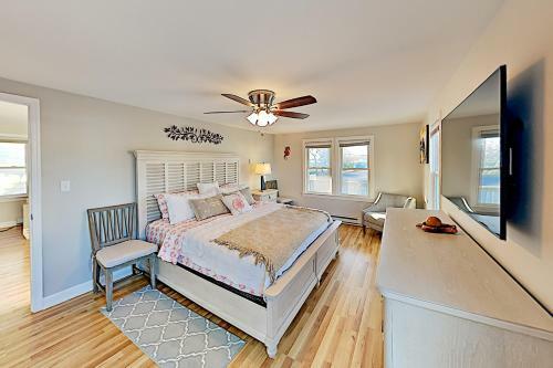 Downtown Copacabana Beach House With Guest Suite Home