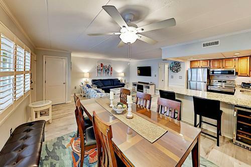 Apartamento Canvasback - Beachside Getaway - Stroll To Dining Condo
