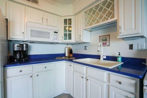 Stylish 2 Br, Ocean, Bay, Sunset Views, Pool, Near Beach
