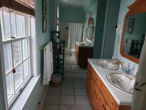 Blue Heron Inn - A Bed And Breakfast Llc