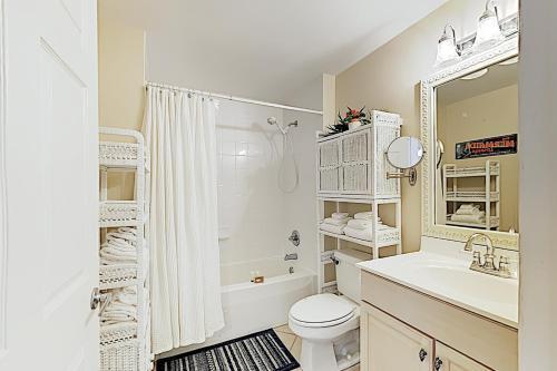 Apartamento Chic Beachside Condo With Pool & Bayfront Balcony Condo
