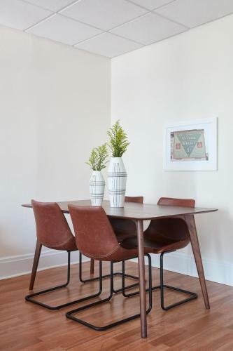 Evonify Stays - Theatre District Apartments