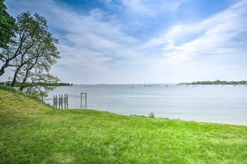 Quaint Beverly Townhome Walk To Beach And Downtown!