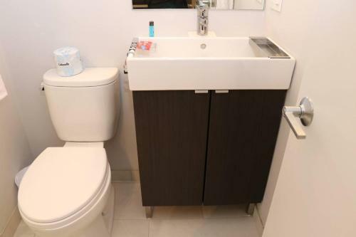Apartamento A Stylish Stay W/ A Queen Bed, Heated Floors.. #3