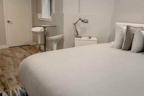 Apartamento A Stylish Stay W/ A Queen Bed, Heated Floors.. #3