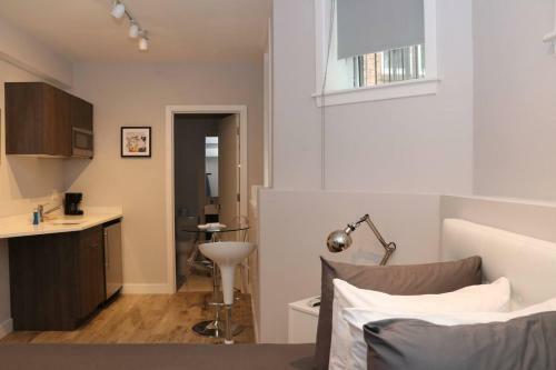 Apartamento A Stylish Stay W/ A Queen Bed, Heated Floors.. #3