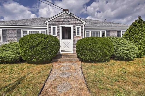 Contemporary Cottage - Walk To Craigville Beach!