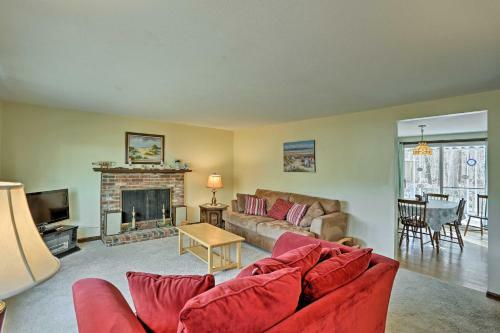 Quiet Brewster House With Deck - Mins To Bay Beaches!