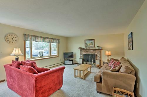 Quiet Brewster House With Deck - Mins To Bay Beaches!