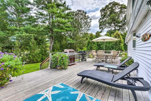 Bourne Home With Hot Tub And Deck, 10 Mins To Beaches!