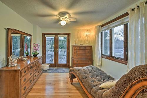 Bourne Home With Hot Tub And Deck, 10 Mins To Beaches!