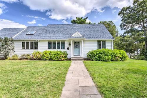 Bourne Home With Hot Tub And Deck, 10 Mins To Beaches!