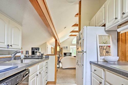 Cape Cod Home With Patio, Grill And Beach Access!