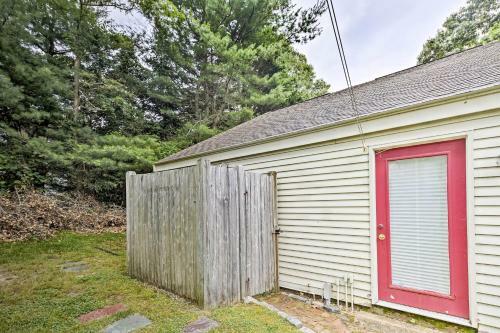 Cape Cod Home With Patio, Grill And Beach Access!
