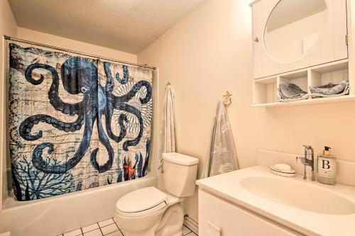 Cape Cod Home With Patio, Grill And Beach Access!