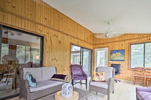Cape Cod Home With Patio, Grill And Beach Access!