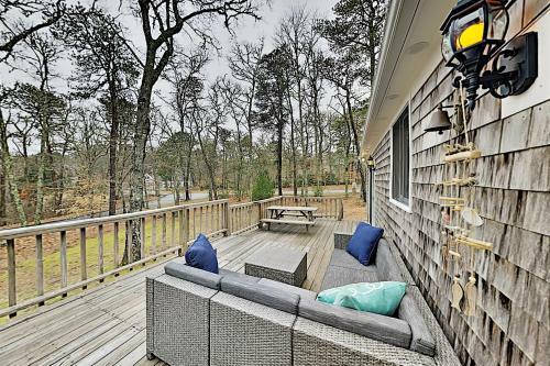 Sunlit Getaway With Chef's Kitchen & Provided Kayaks Home