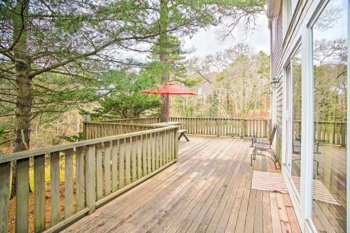 Serene Cape Cod Getaway With Deck Near Beaches!
