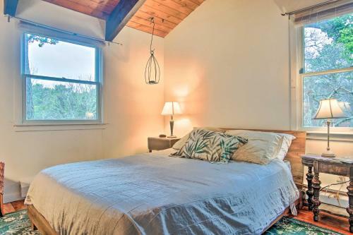 Serene Cape Cod Getaway With Deck Near Beaches!