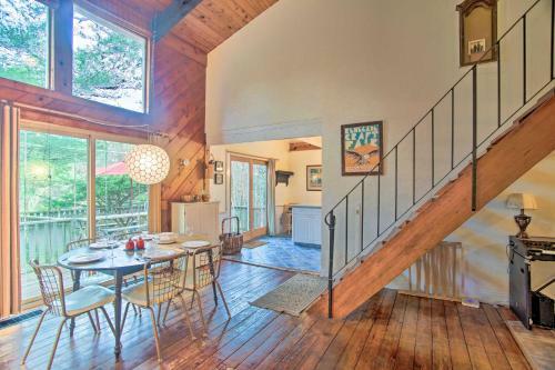 Serene Cape Cod Getaway With Deck Near Beaches!