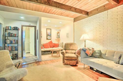 Serene Cape Cod Getaway With Deck Near Beaches!