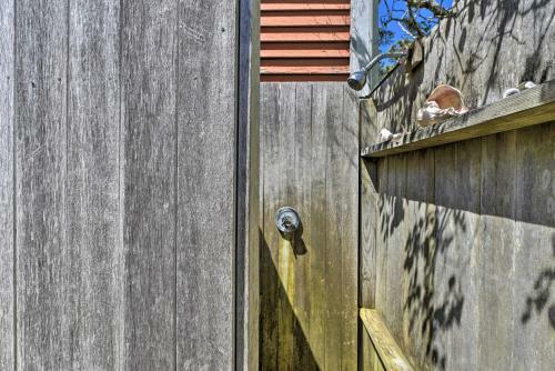 Chilmark House With Sunroom On Marthas Vineyard