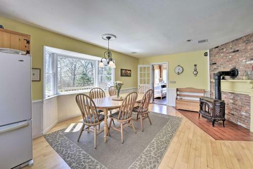 Chilmark House With Sunroom On Marthas Vineyard