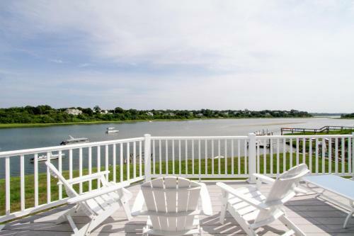 Updated 3br Waterfront On Town Cove Home