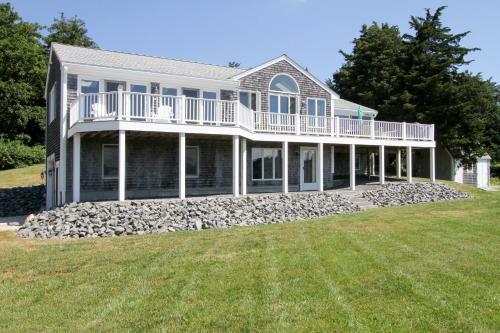 Updated 3br Waterfront On Town Cove Home