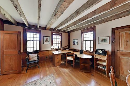 Timeless Cape Home Near Cold Storage Beach Home