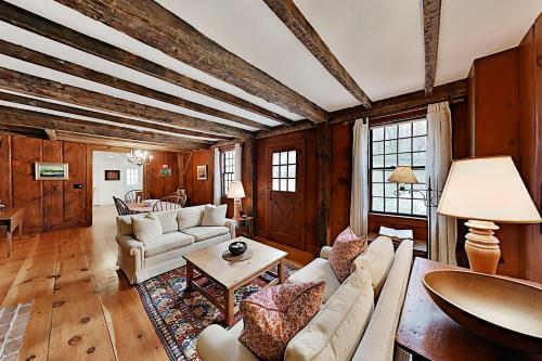 Timeless Cape Home Near Cold Storage Beach Home